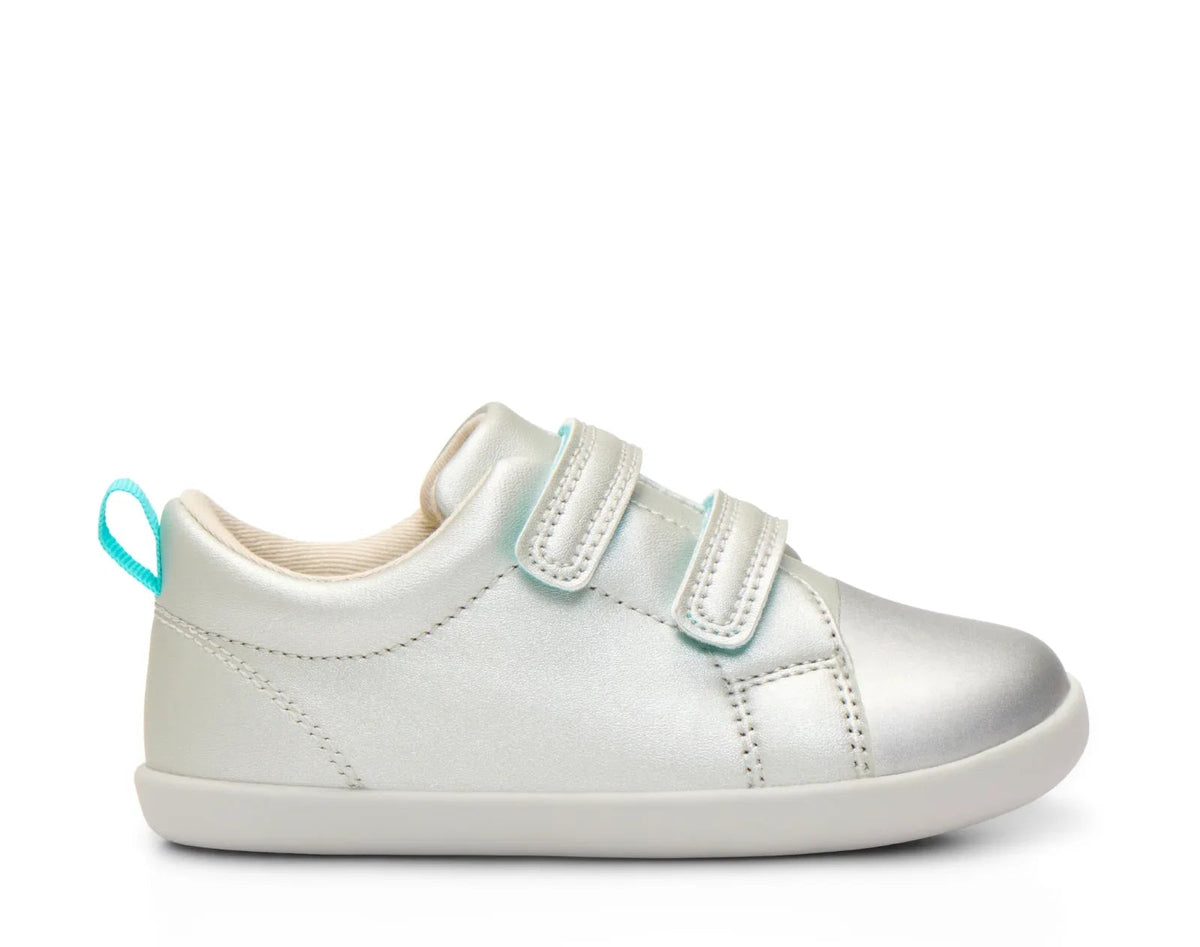 Side view of APMA and Peta-approved Ten Little Everyday Original - Moondust Silver. Available at www.tenlittle.com
